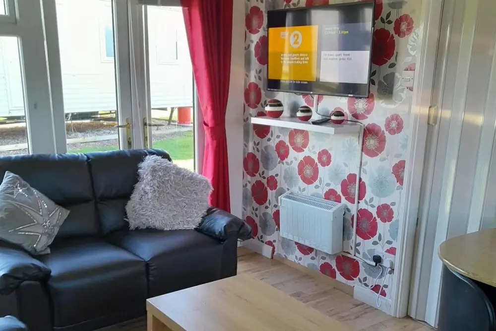 2 Bed-sleeps 4-pets-parking-5 Min to Beach