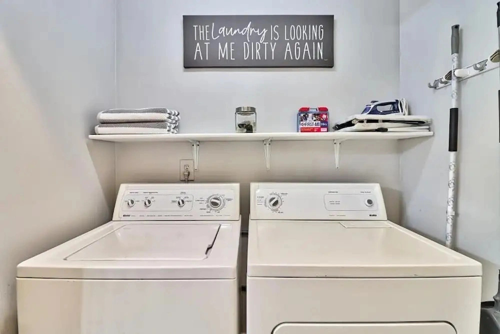 Pet-Friendly Luxury 3BR with Pool Sleeps 8 Near Beach