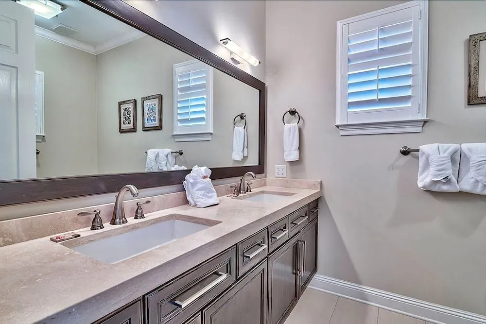 Ocean Escape 4 Bedroom Holiday Home by Five Star Properties