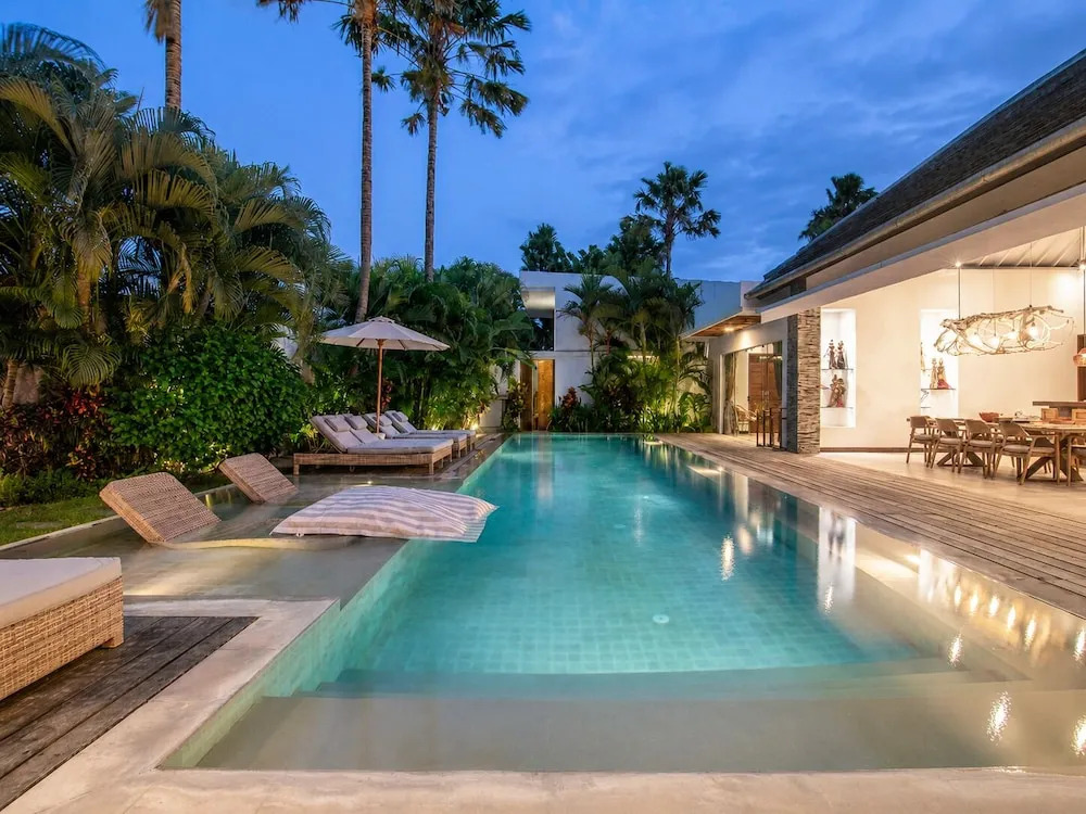 Dreamy 5BR Haven, 200m to Berawas Blissful Beach
