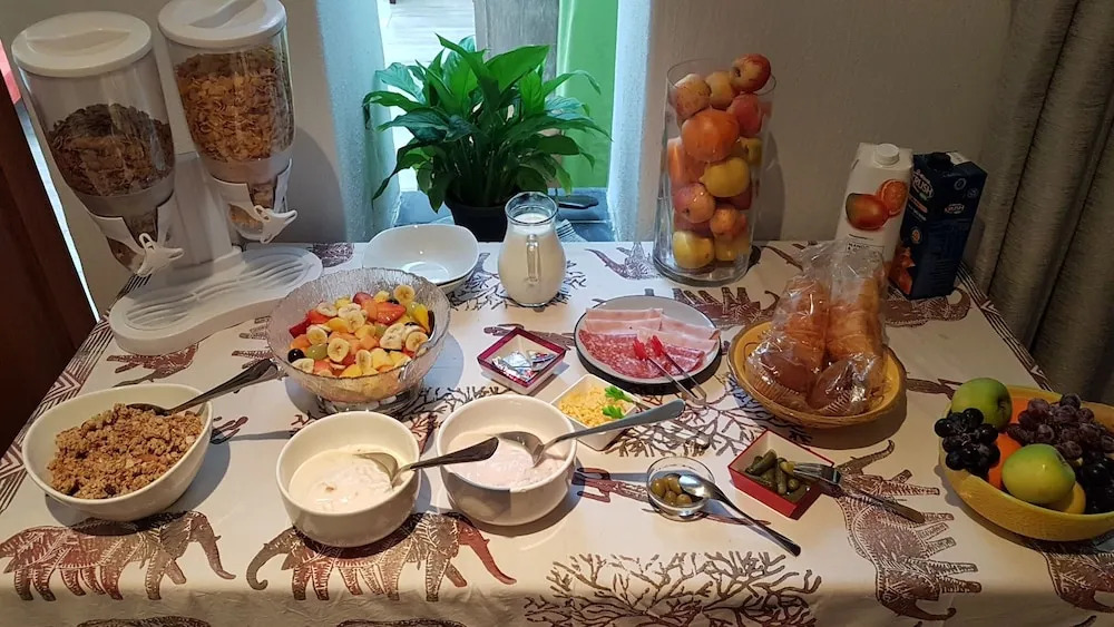 Six Valk Avenue Guest House
