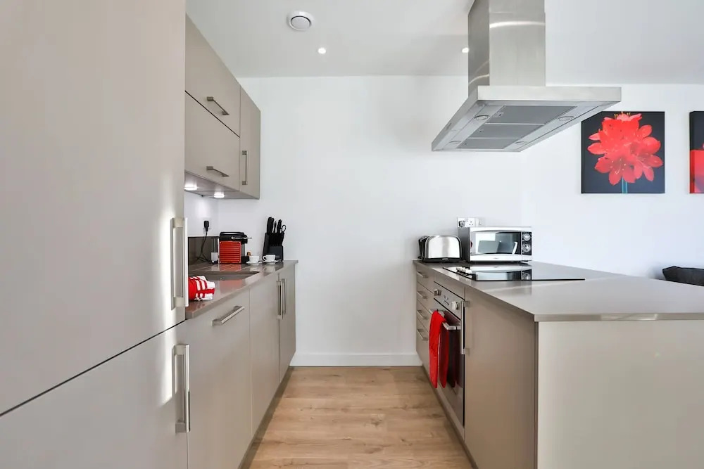 2 Bed 2 Bath flat close to underground