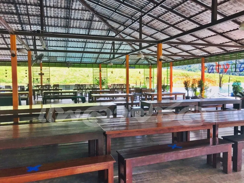 Saichol Floating Resort