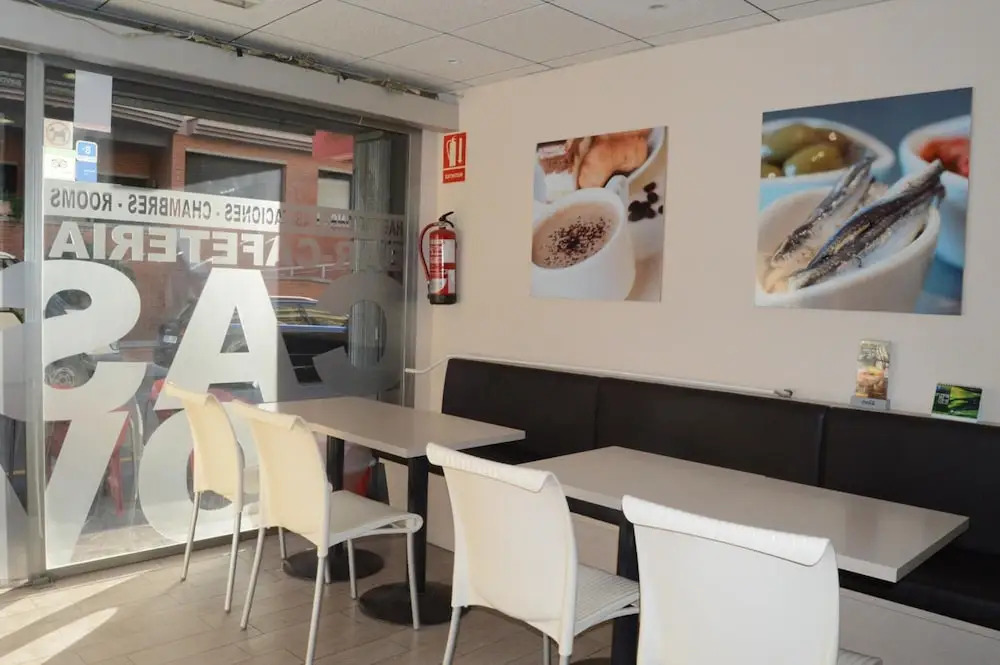 ROVIOR Rooms & Café