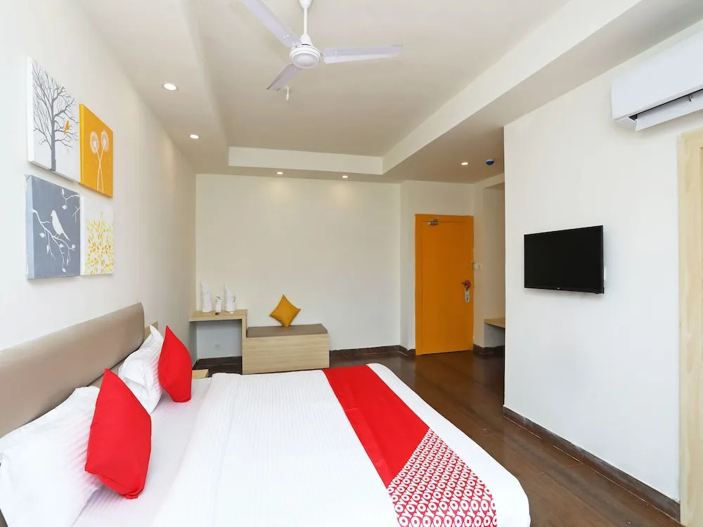 OYO 16340 Yellow Hotels
