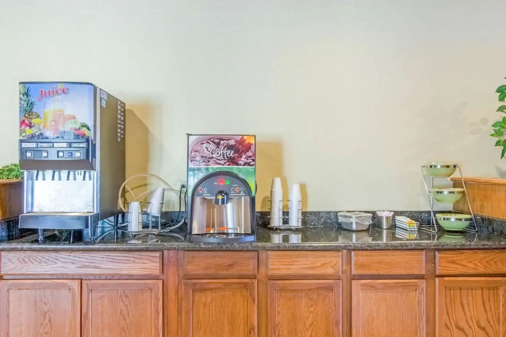 Econo Lodge Inn & Suites Norton - Wise South