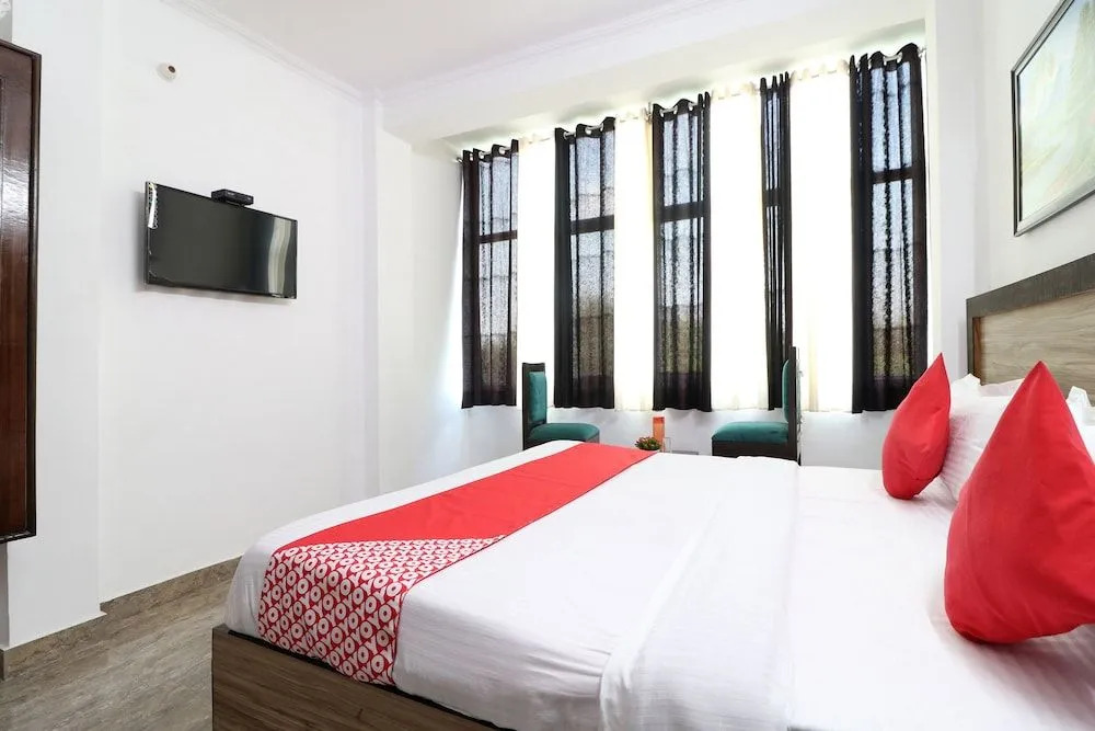 OYO 49750 Surya Inn