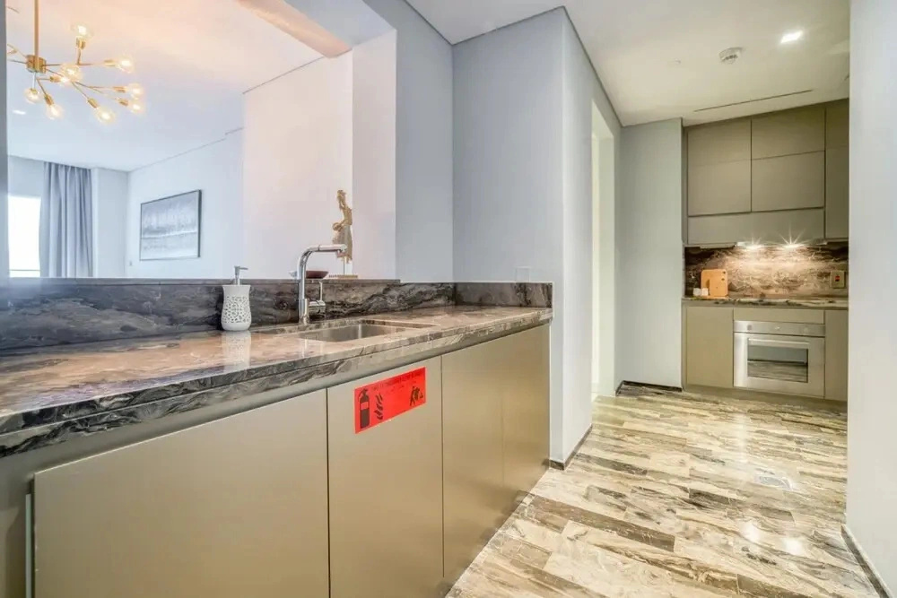 High-end Luxe Apt w Marina Views
