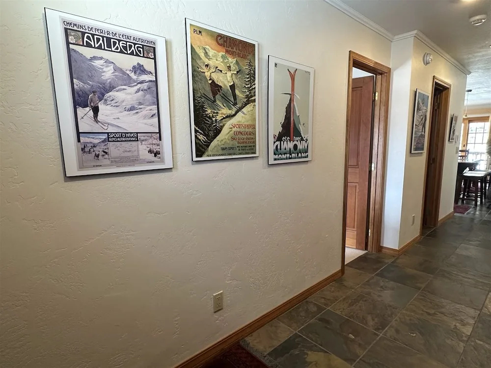 Mh138 Mountain Harbor Holiday Roost