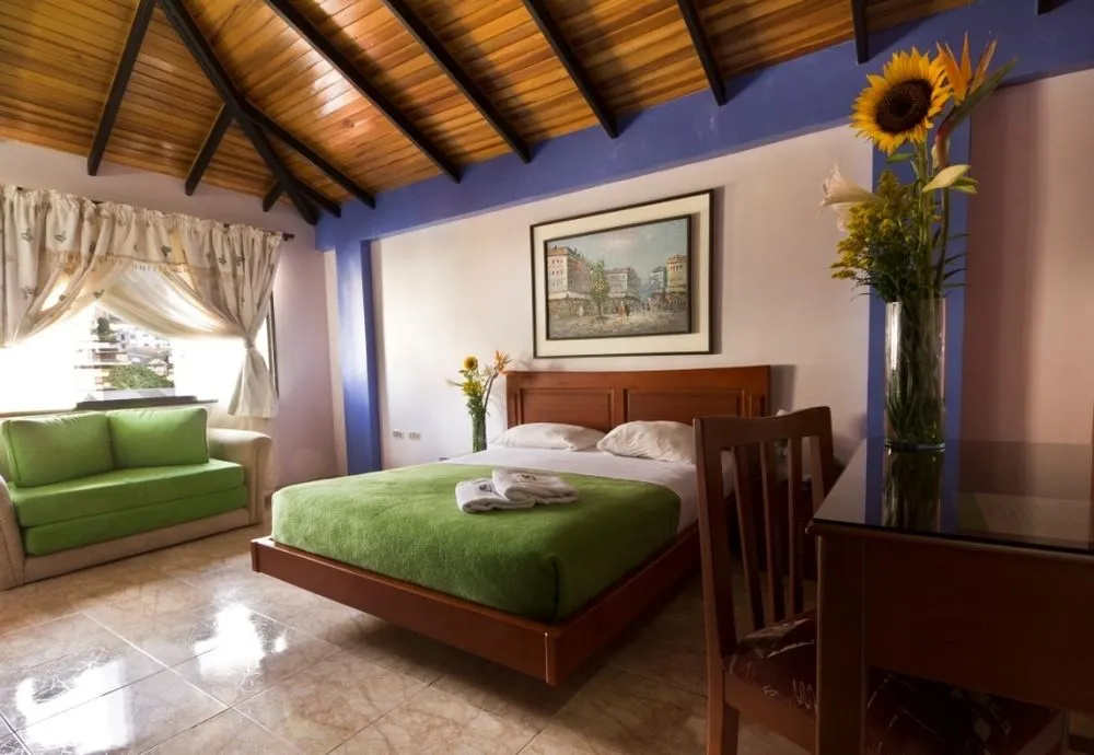 Mon Cricket Hotel