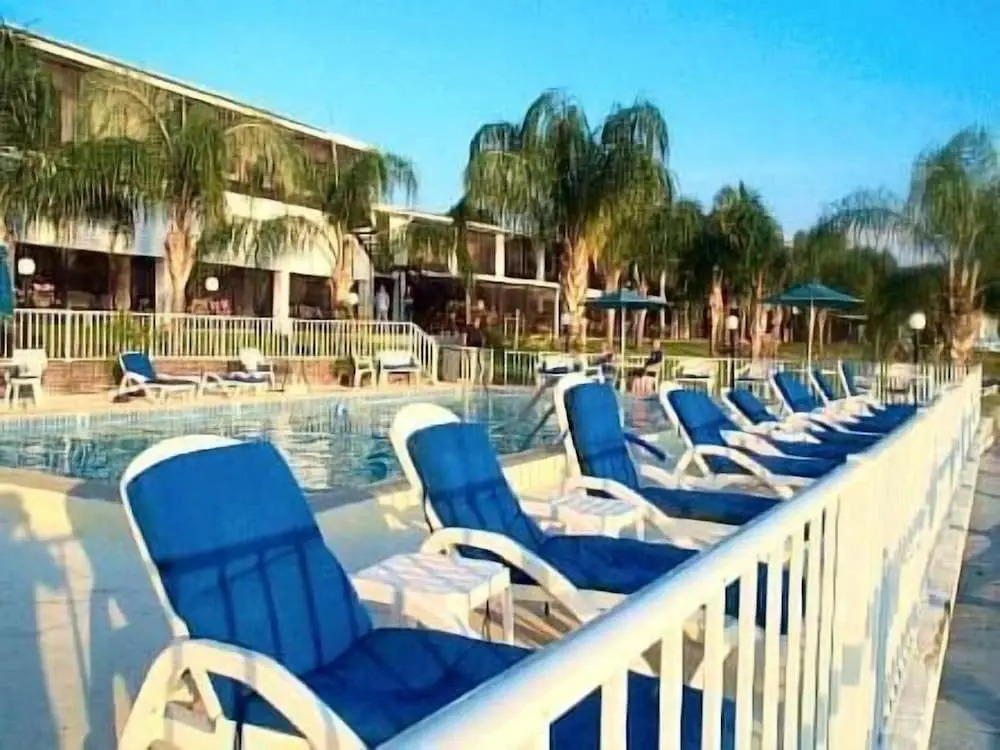 Lake Roy Beach Inn - Winter Haven