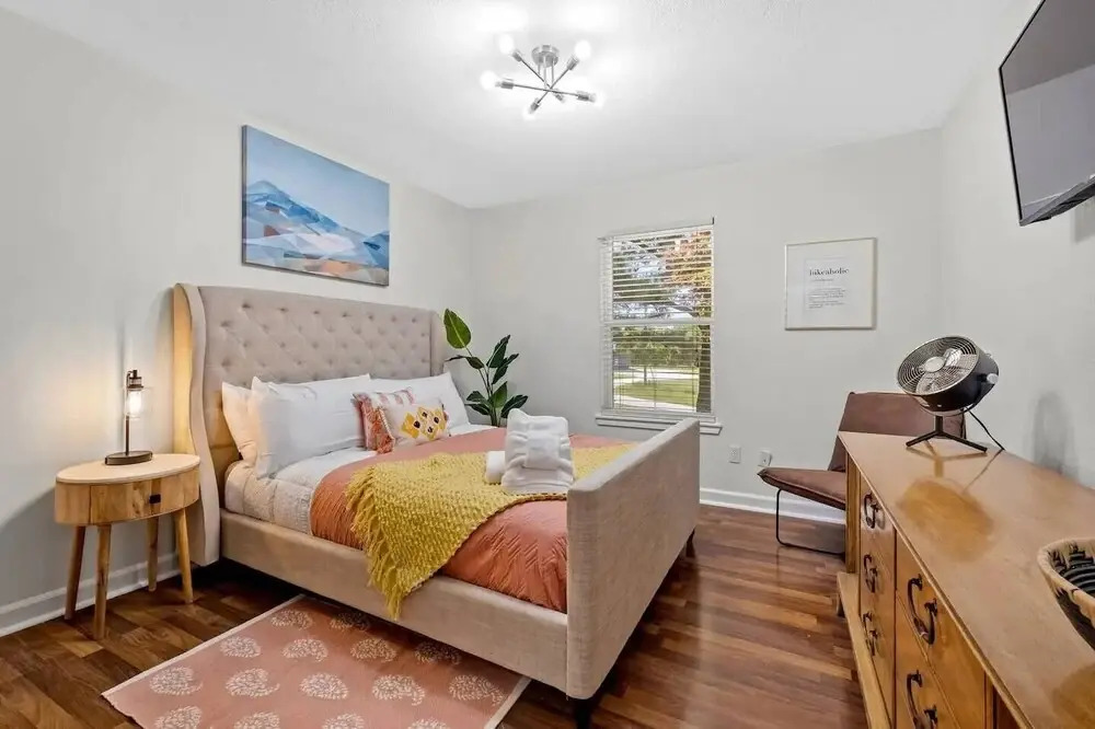 Tunnel Vision Trail Home -8 Min From Lake Windsor! 4 Bedroom Home by Redawning