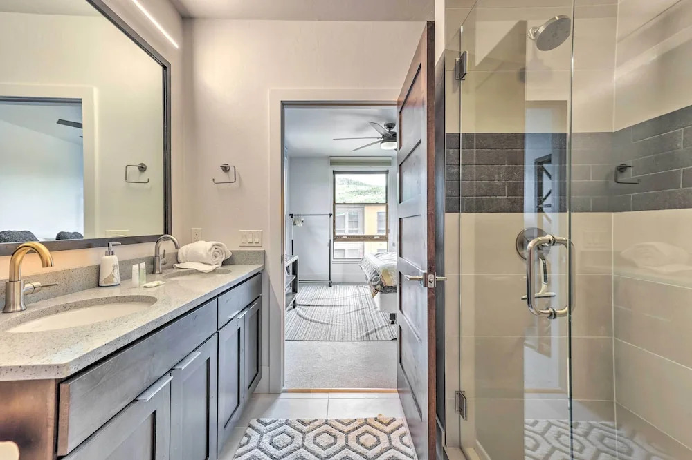 3 Mi to Dillon Reservoir: Condo w/ Balcony!