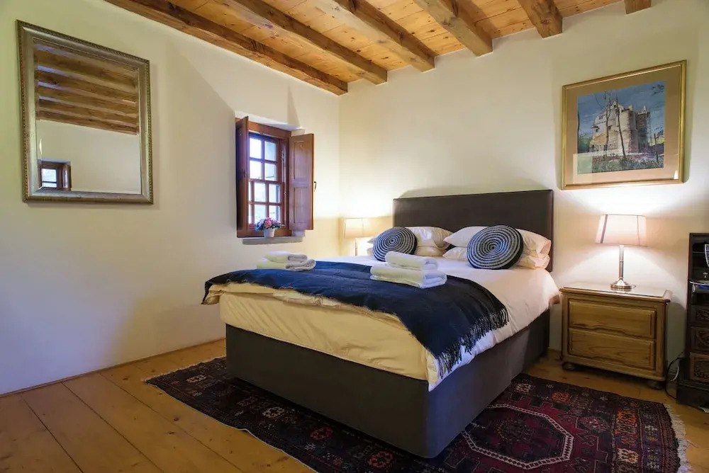 Historic 6-Bedrooms Castle Retreat