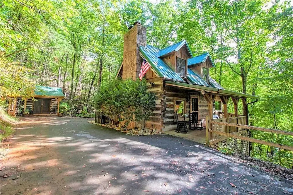 Blessed Beyond Measure, 2 Bedrooms, Hot Tub, WiFi, Pool Table, Sleeps 7