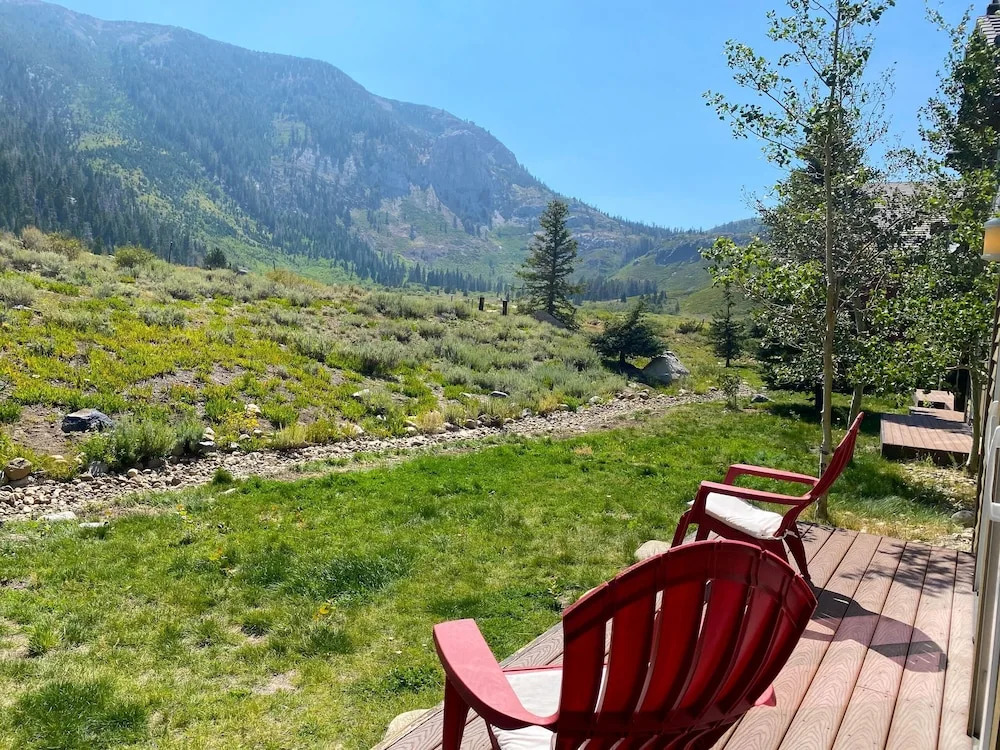 Snowcreek V 760 Pet-Friendly, Amazing Mountain Views, Private 2 Car Garage, Washer Dryer by RedAwning
