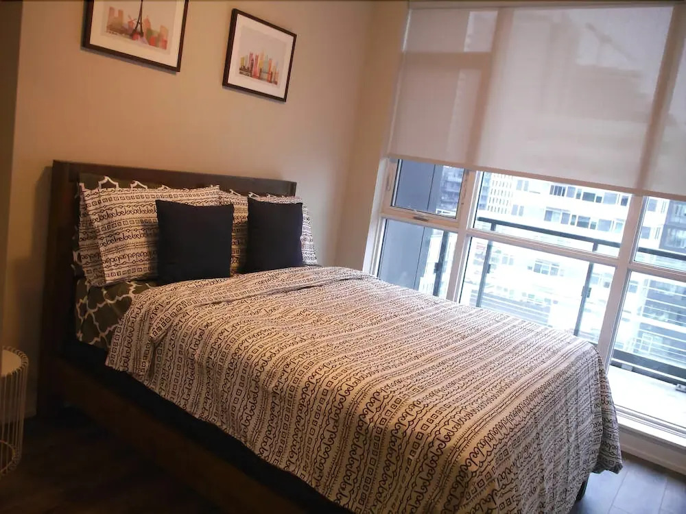 Newly Decorated Large 1BR