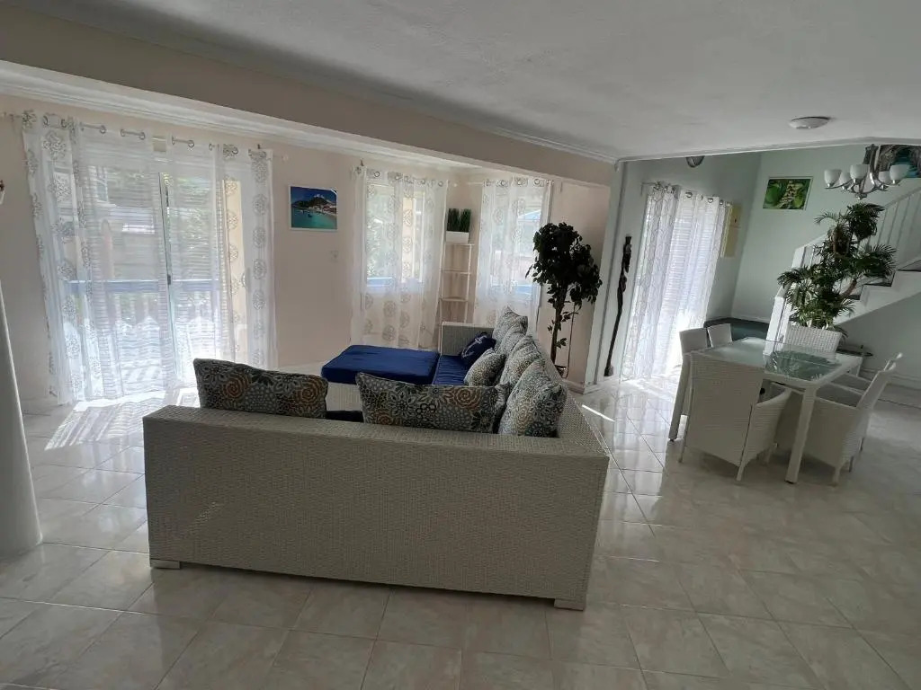 Spacieux Duplex de 3 chambres à Gd Case