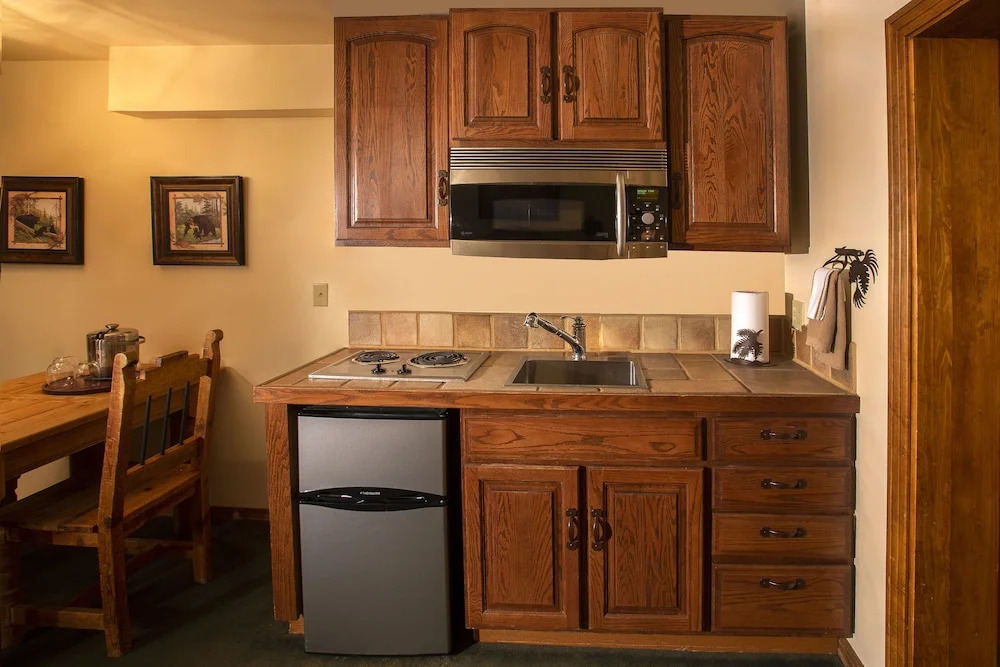 Alpine Village Suites