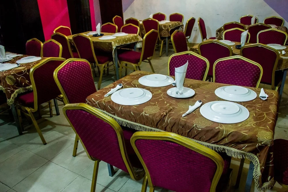 Emglo Suites