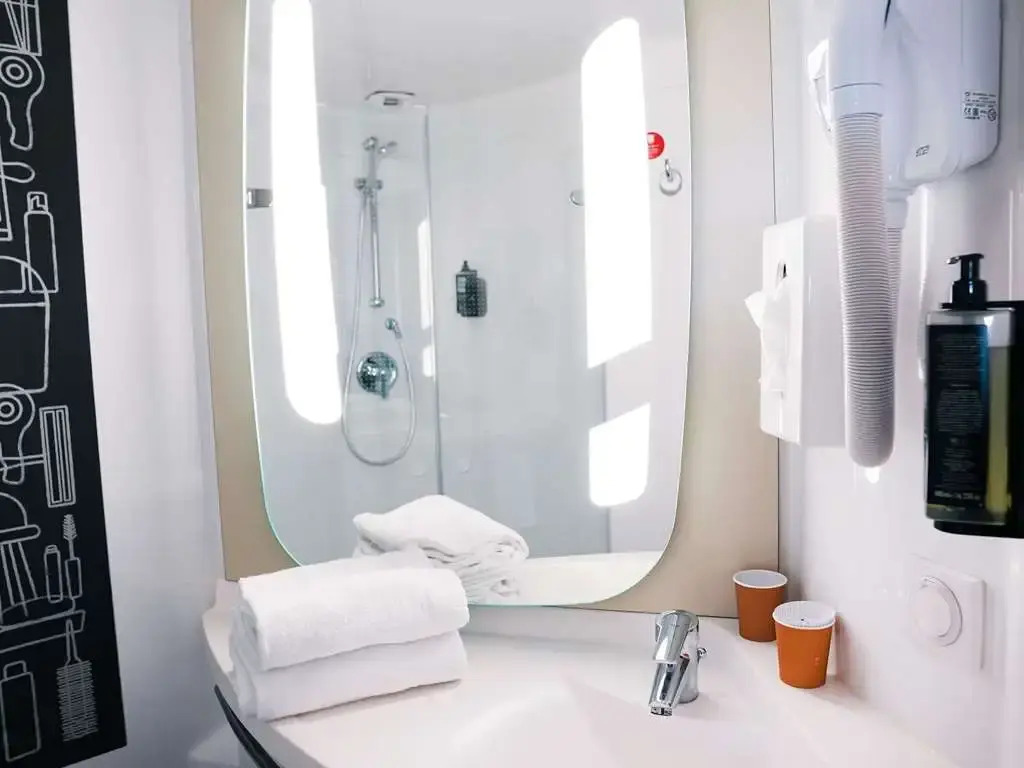 ibis Caen Porte De Bretagne