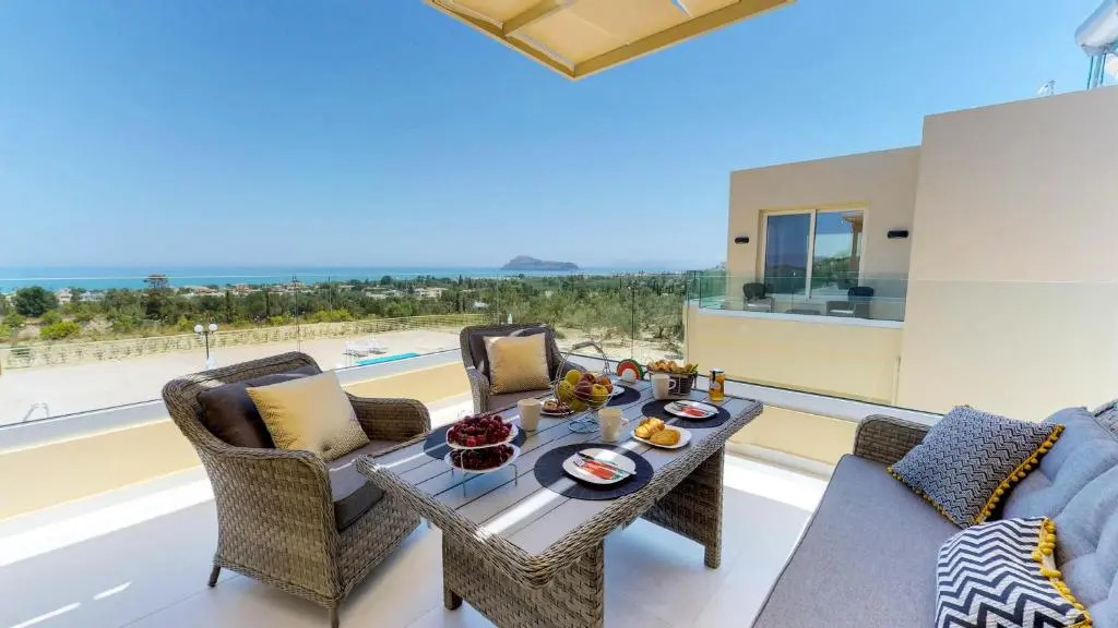 Liberty & Freedom Luxury Villa-heated pool