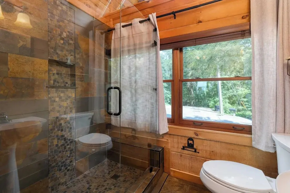2 Homes in Big Bear by Avantstay Sleeps 22, Theater Room, Game Room, Hot Tub, Smoky Mountain Views