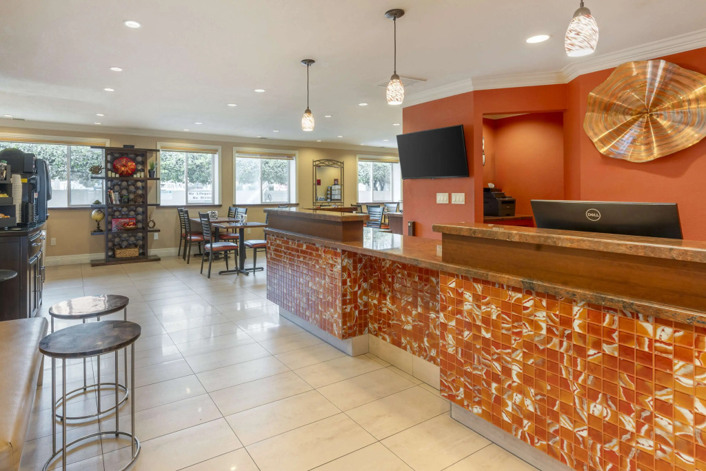 Best Western Plus Airport Plaza
