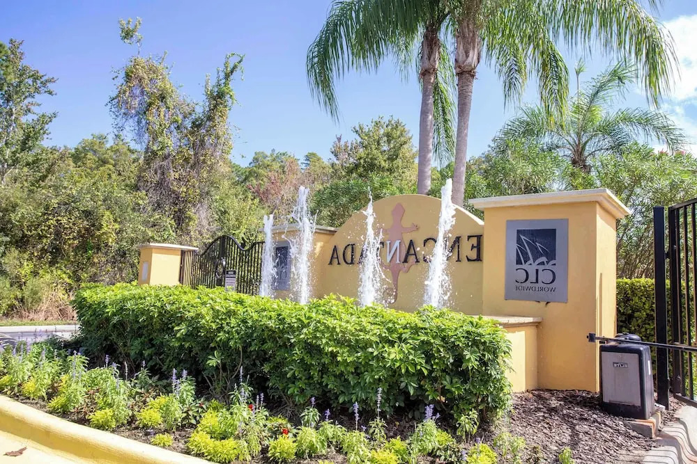 Bright 3B w Pool Close to Disney Encantada 8545