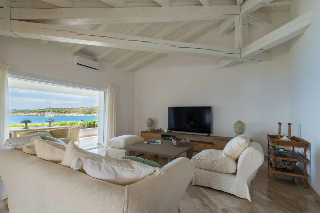 It features a large living area with fully equipped open kitchen and access to the covered terrace d-S'ABBA 1