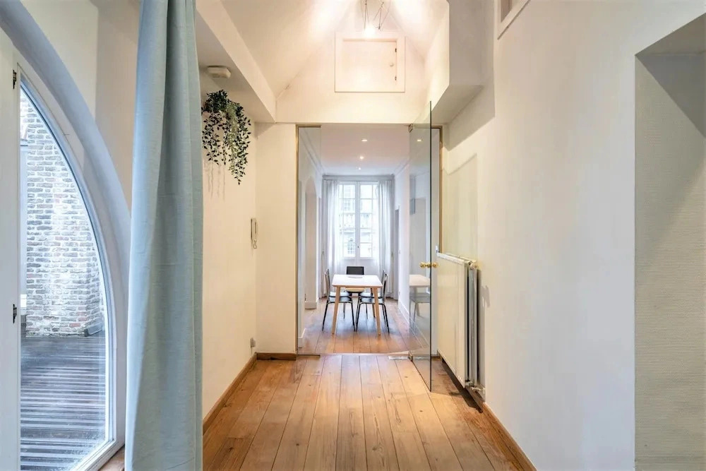 Deluxe Capital Street Stay for 12
