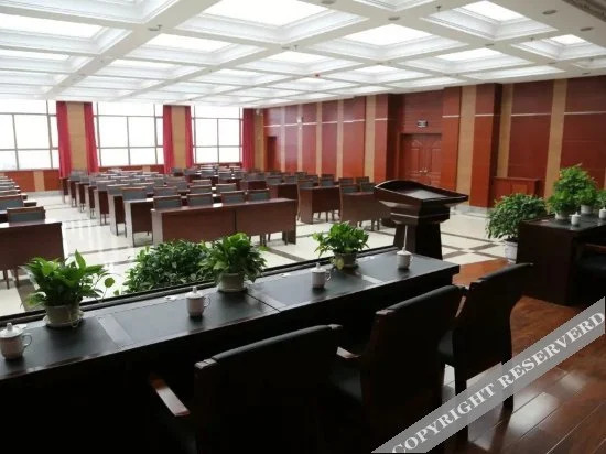 Home Up Hua Yi Selected Hotel (Baoding Park Branch, Wanrong County)