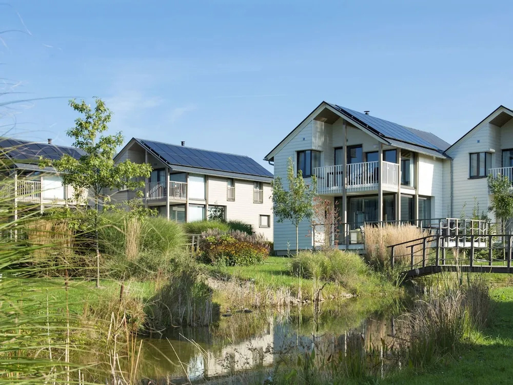 Nice Luxuriuos Villa With Sauna, Located in a Lake Area
