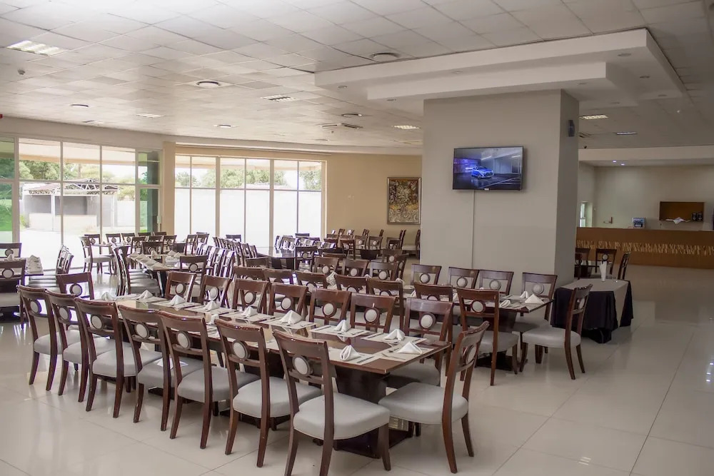 Tlotlo Hotel & Conference Centre