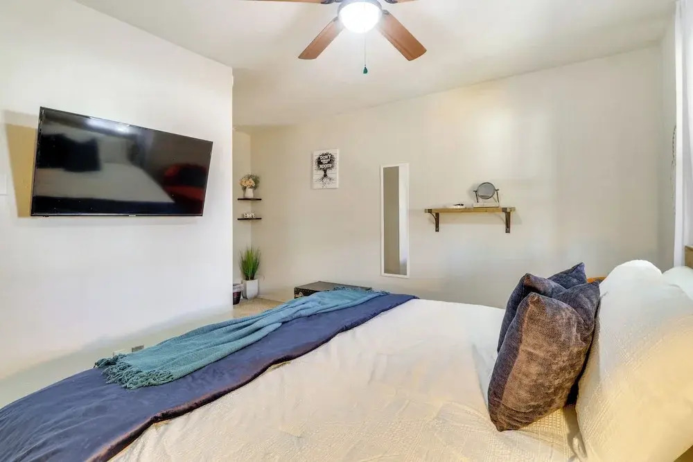 2 Mi to Heart of Old Town! Stylish ABQ Home