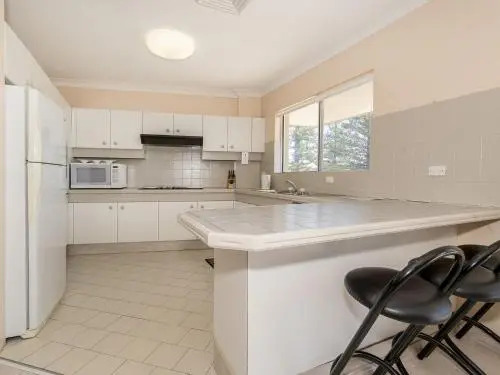Lakeshore Apartments - Unit 5