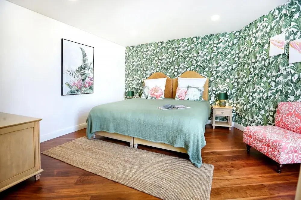 Green & Gorgeous - 3 bedroom Getaway in the Heart