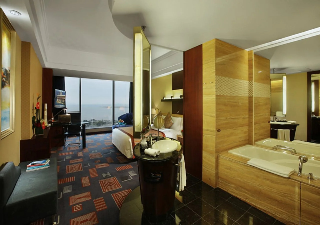 Zhuhai Charming Holiday Hotel