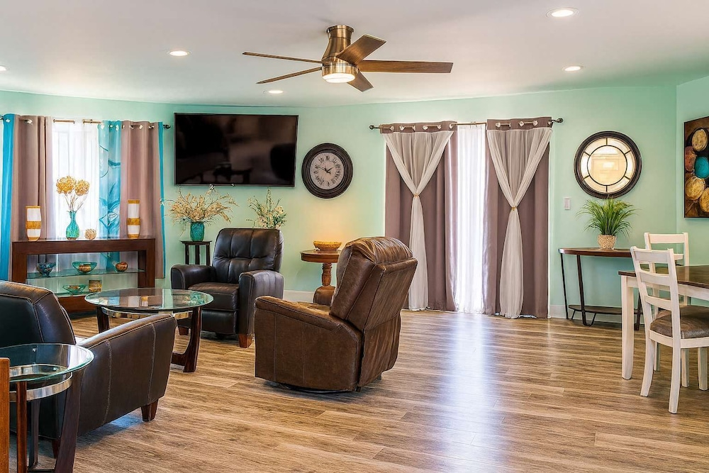 Channelfront - Remodeled - Pool - Boatslips