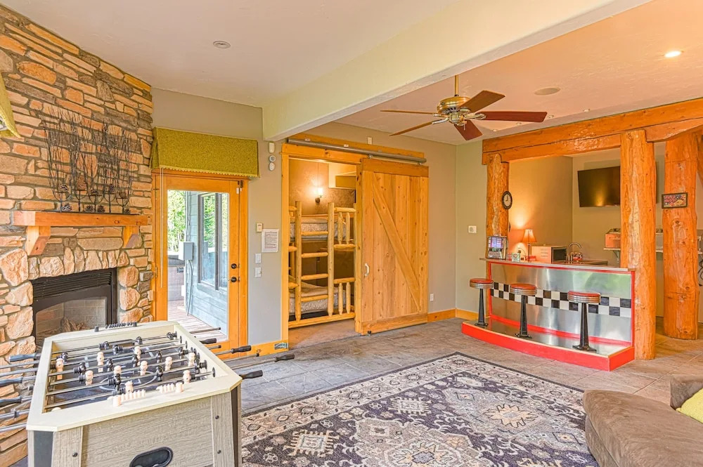 1361 County Rd Home #8 5 Bedrooms 3.5 Bathrooms Home