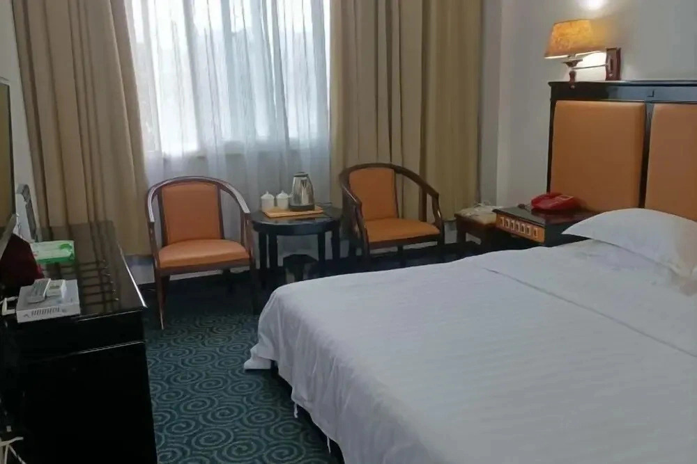 Sunshine Hotel