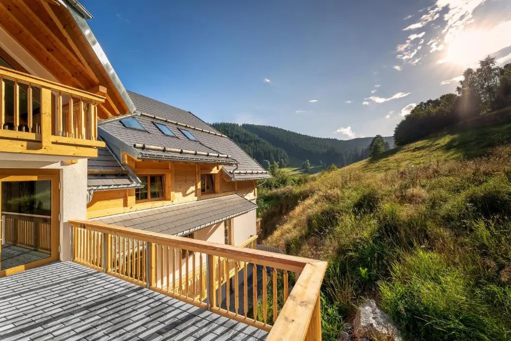 SCHWARZENBACH - Apartments & Rooftop Pool