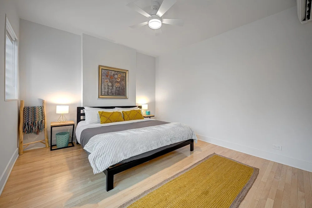 The Bagel Inn - Bright & Modern Wrigleyville 2 Bed by AllSet Turnover
