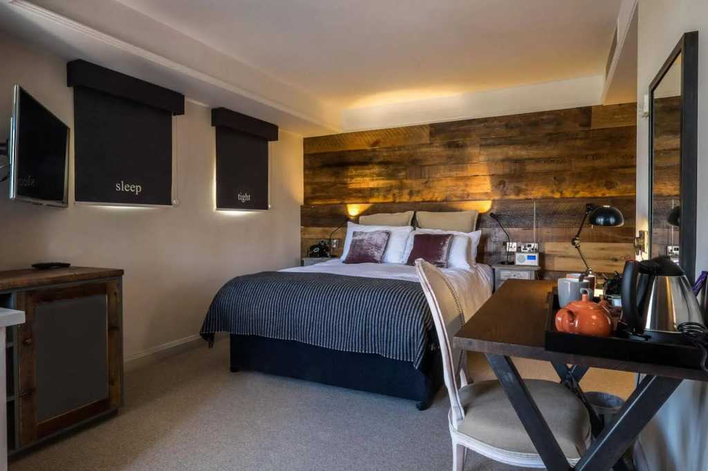 The Alexander Pope Hotel