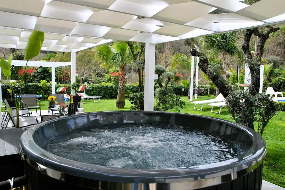 Villa Giselda With Private Pool and Outdoor Whirpool