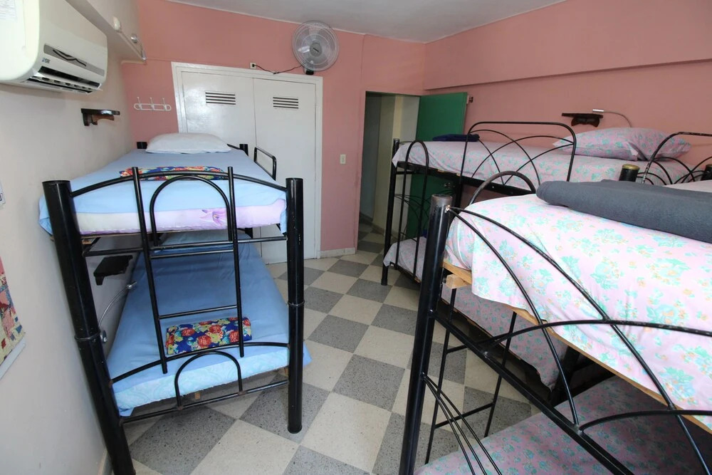 Enzo's Backpackers