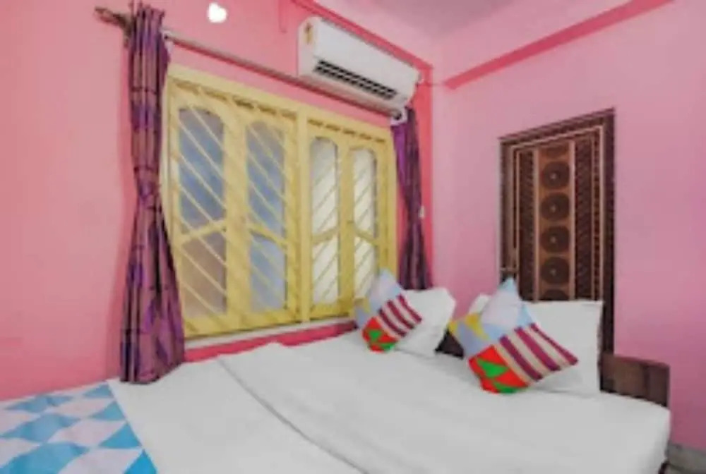 Goroomgo Laxmi Guest House Jadavpur Kolkata
