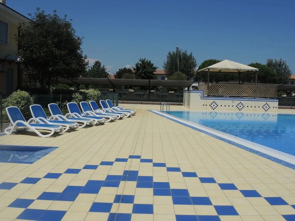 Modern Three Room Flat With Pool