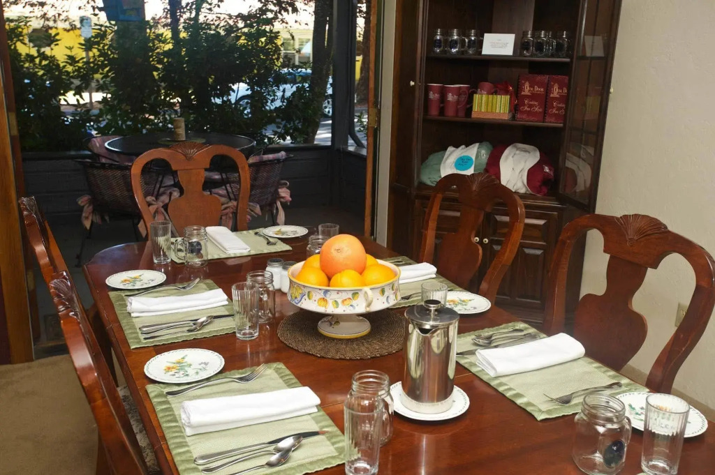 The Oval Door Bed and Breakfast Inn