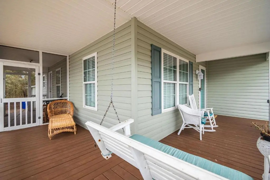 Seaside Kayaks by Oak Island Accommodations